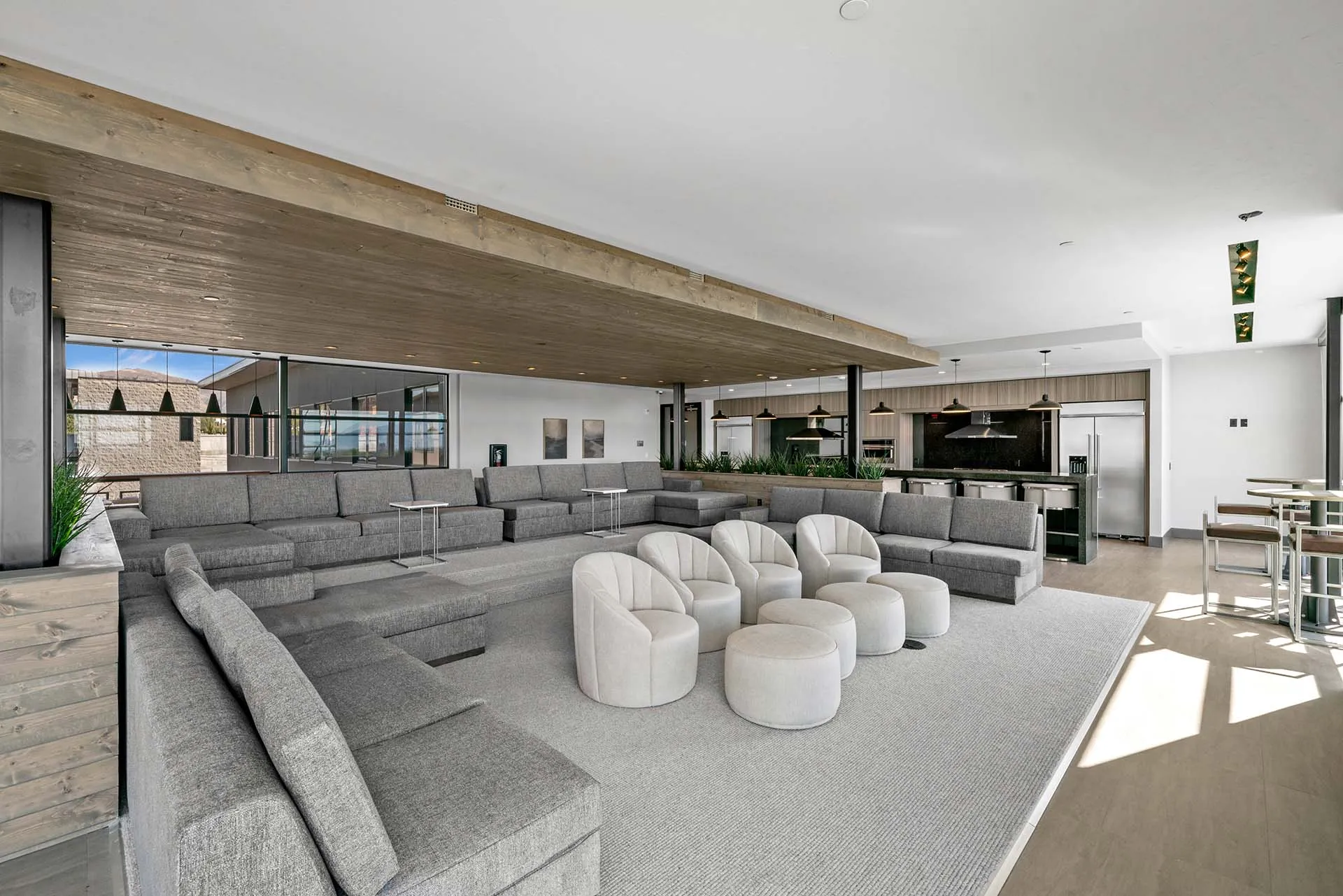 Family room community lounge at Salt Lake Crossing.
